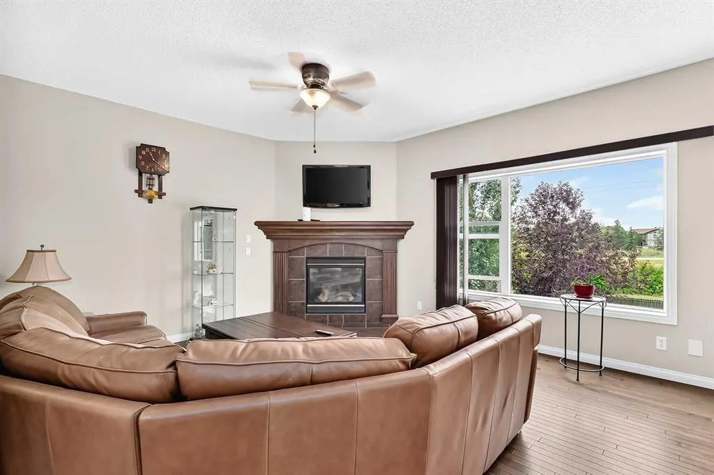 212 ASPENMERE Close