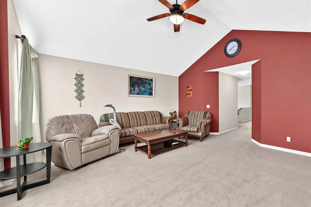 212 ASPENMERE Close