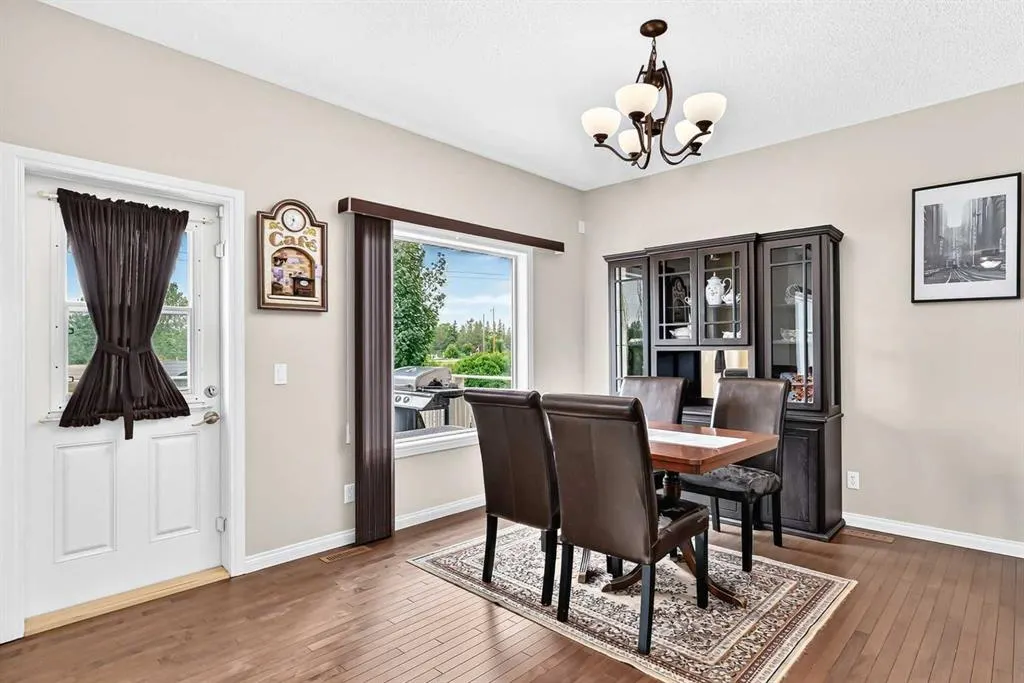 212 ASPENMERE Close