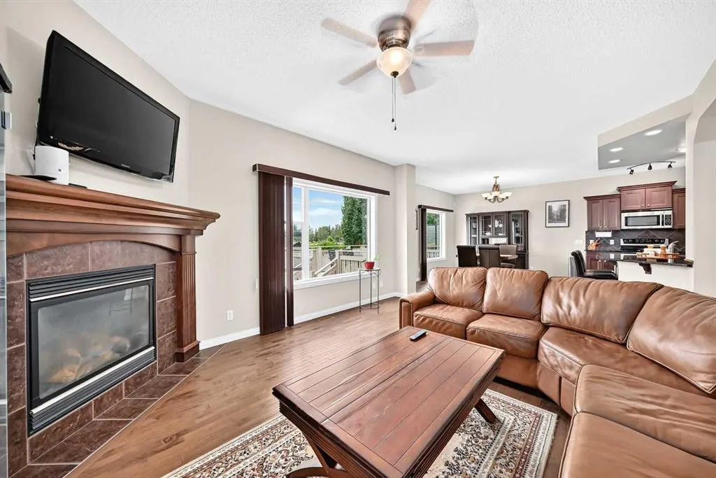 212 ASPENMERE Close