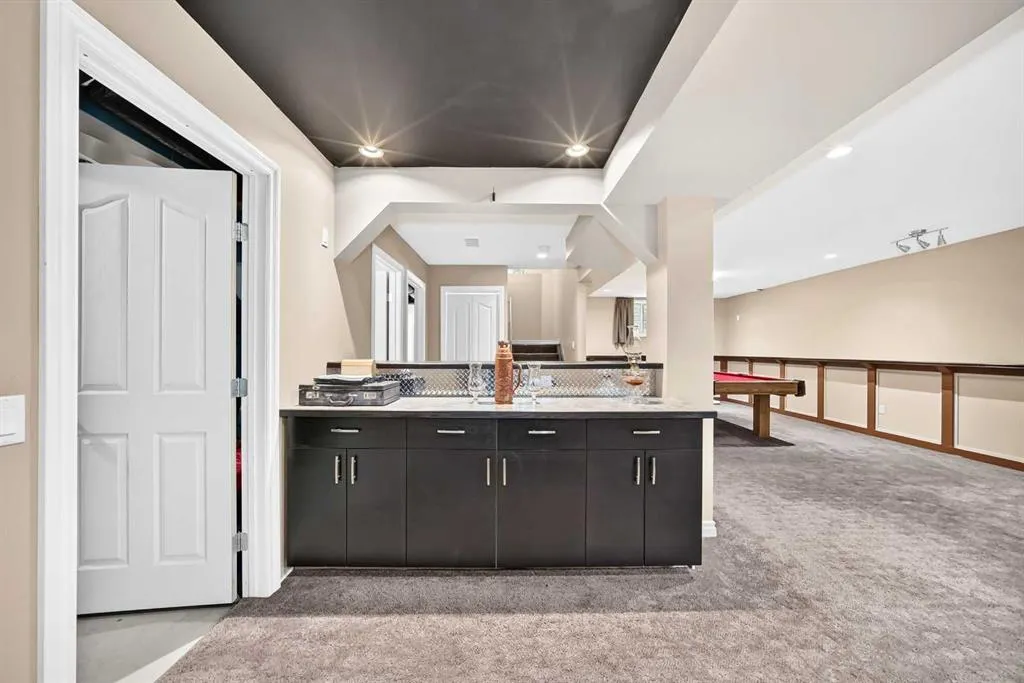 212 ASPENMERE Close