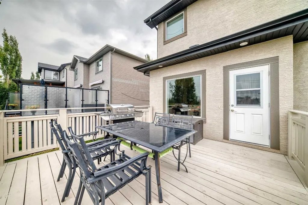 212 ASPENMERE Close