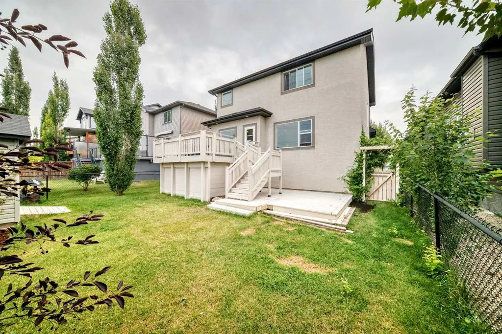 212 ASPENMERE Close