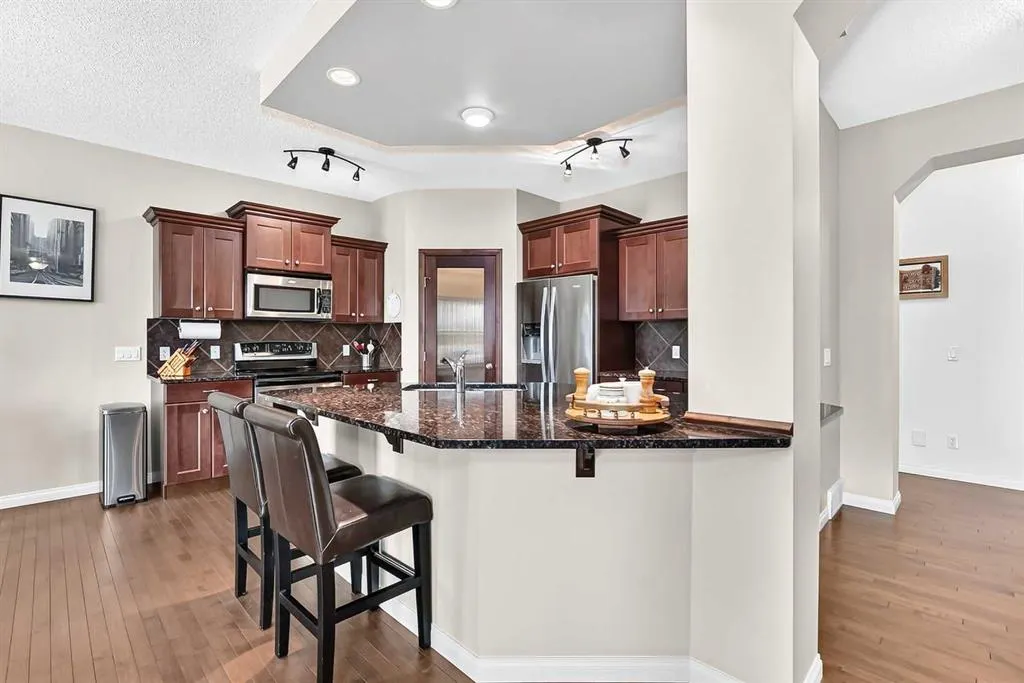 212 ASPENMERE Close