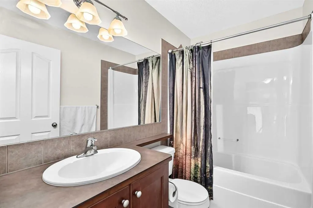 212 ASPENMERE Close
