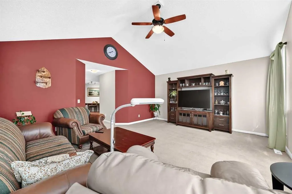 212 ASPENMERE Close