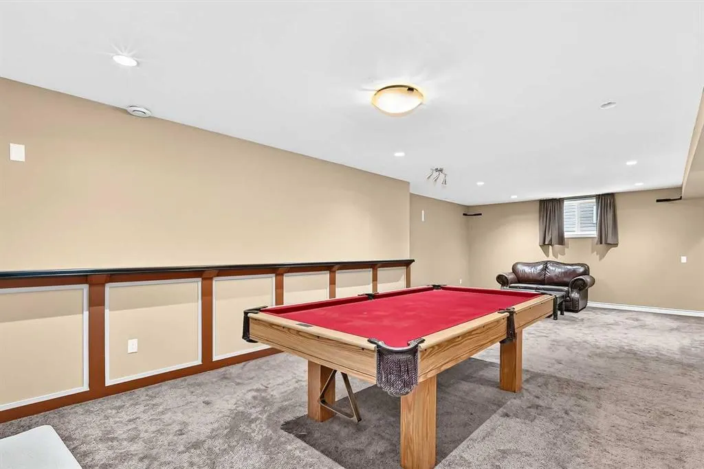 212 ASPENMERE Close