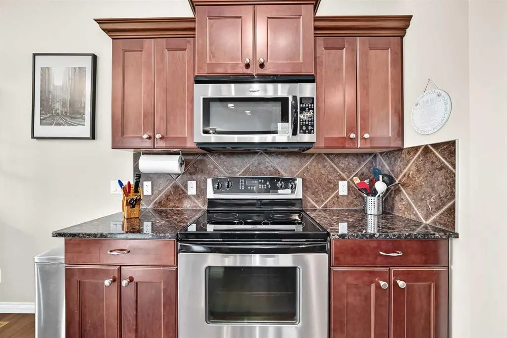 212 ASPENMERE Close