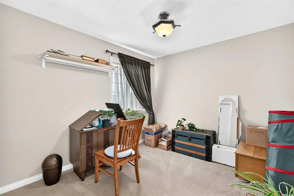 212 ASPENMERE Close