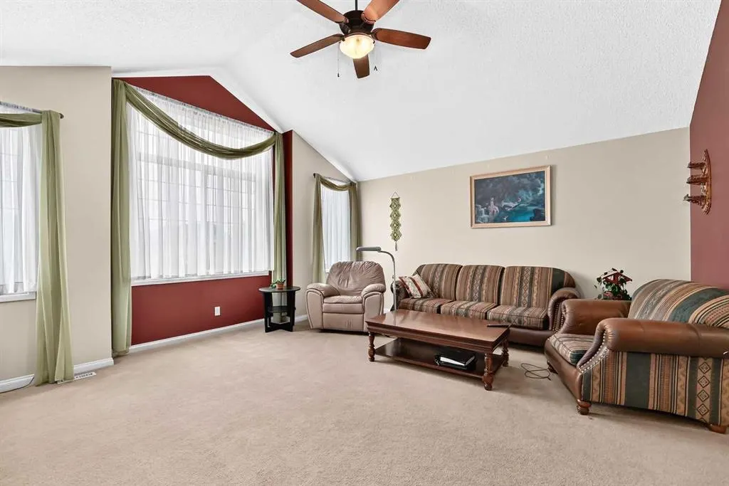 212 ASPENMERE Close