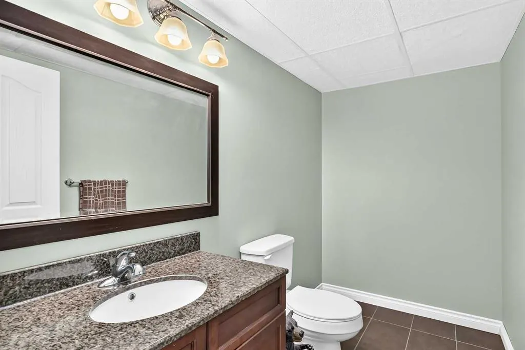 212 ASPENMERE Close
