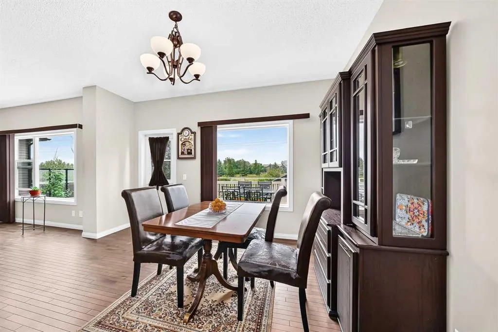 212 ASPENMERE Close