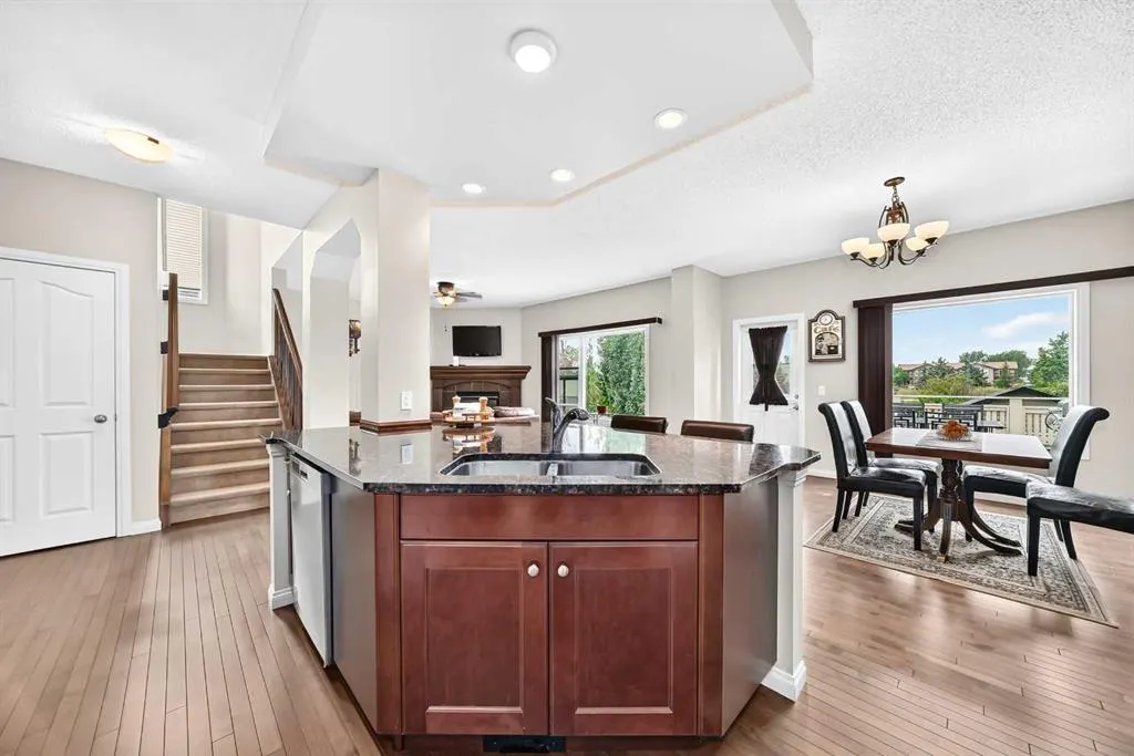 212 ASPENMERE Close