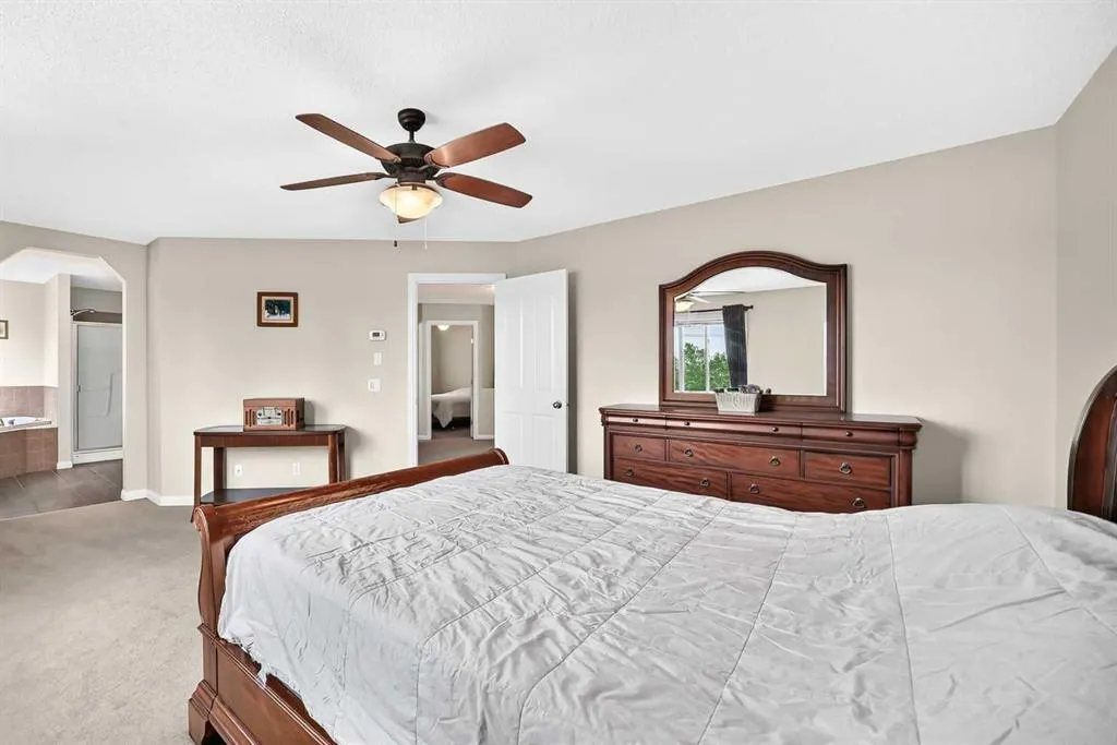 212 ASPENMERE Close