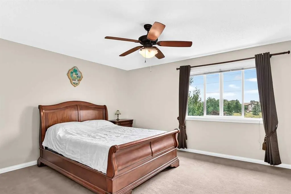 212 ASPENMERE Close