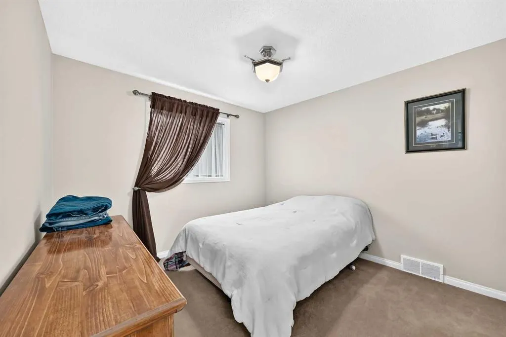 212 ASPENMERE Close