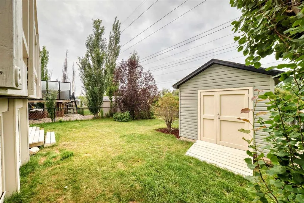 212 ASPENMERE Close