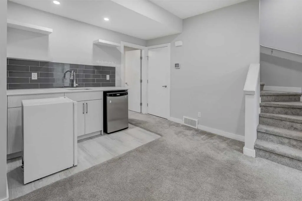 18 Homestead Boulevard NE
