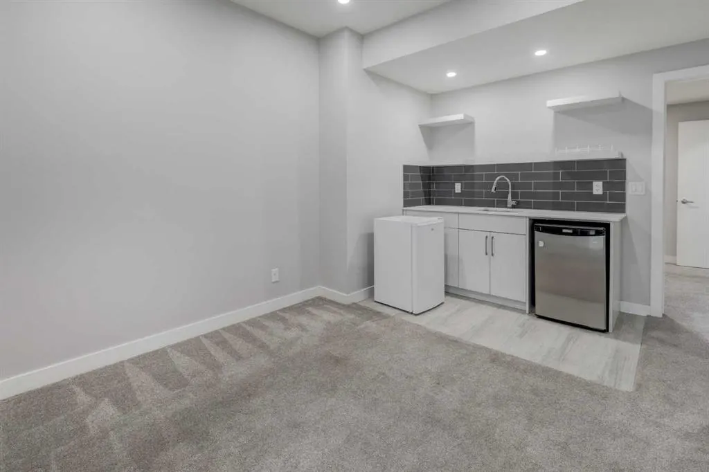 18 Homestead Boulevard NE