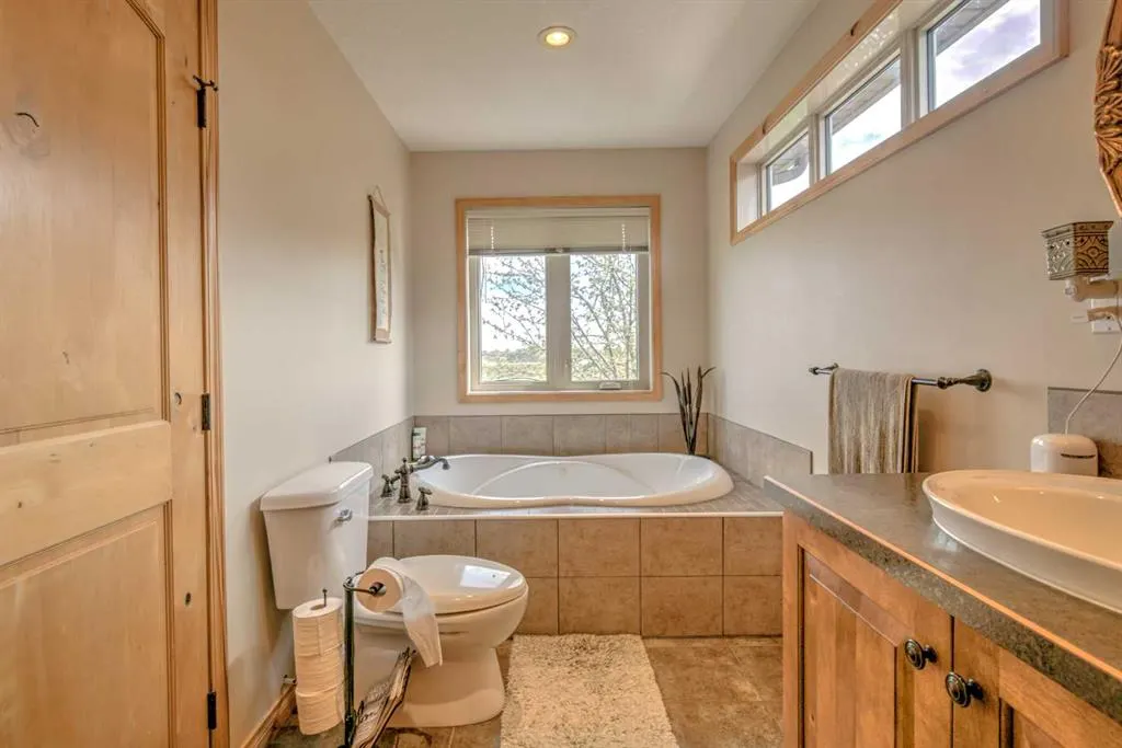 100 Canyoncrest Point W