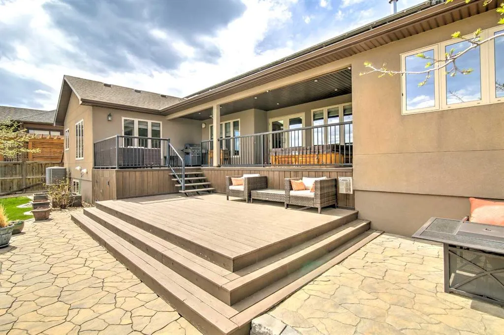 100 Canyoncrest Point W