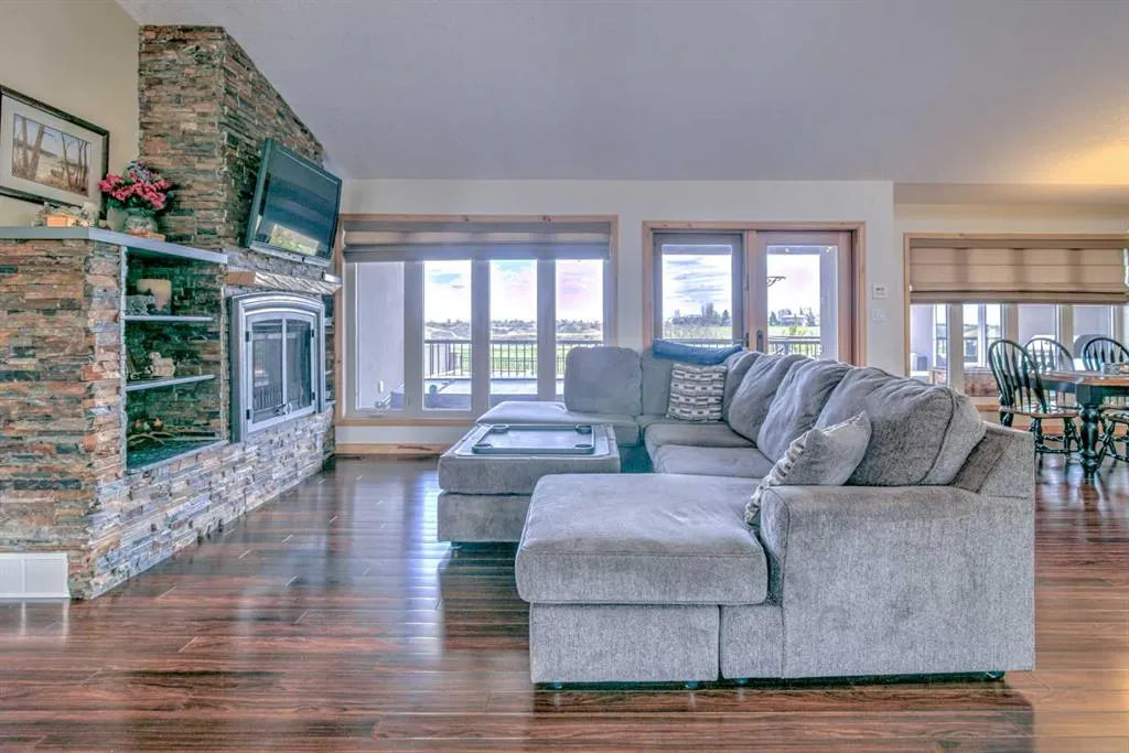 100 Canyoncrest Point W