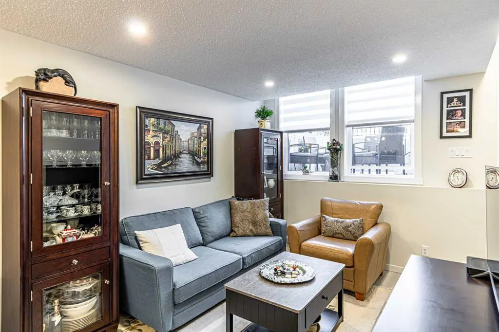 168 Cranbrook Square SE
