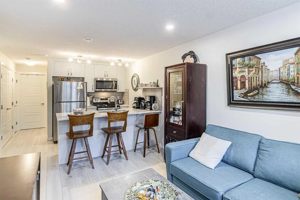 168 Cranbrook Square SE