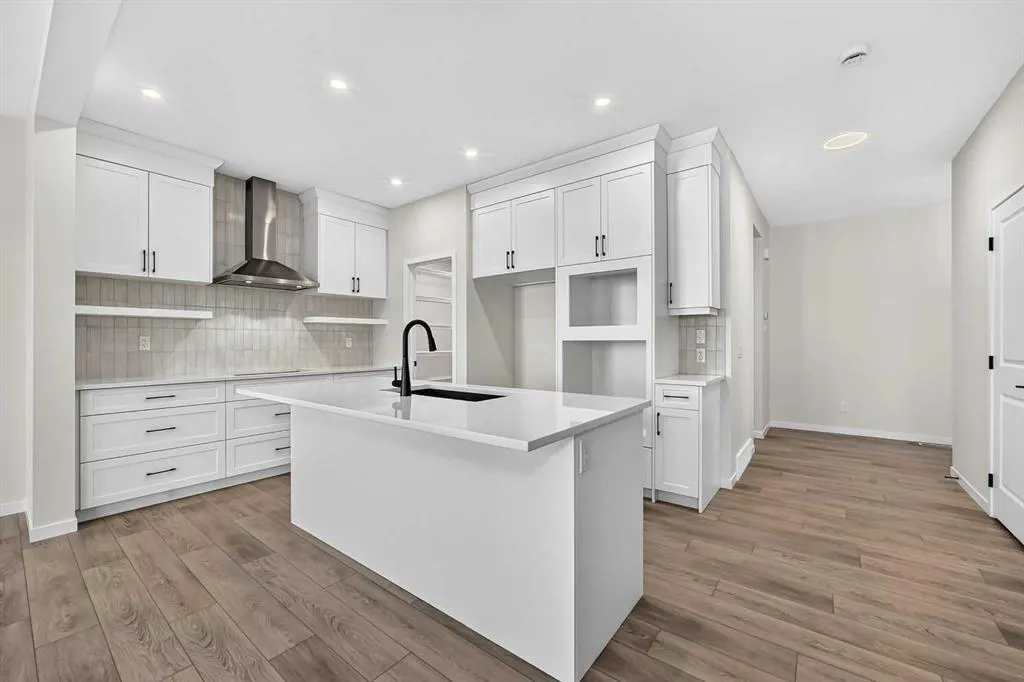1508 3 Street SE
