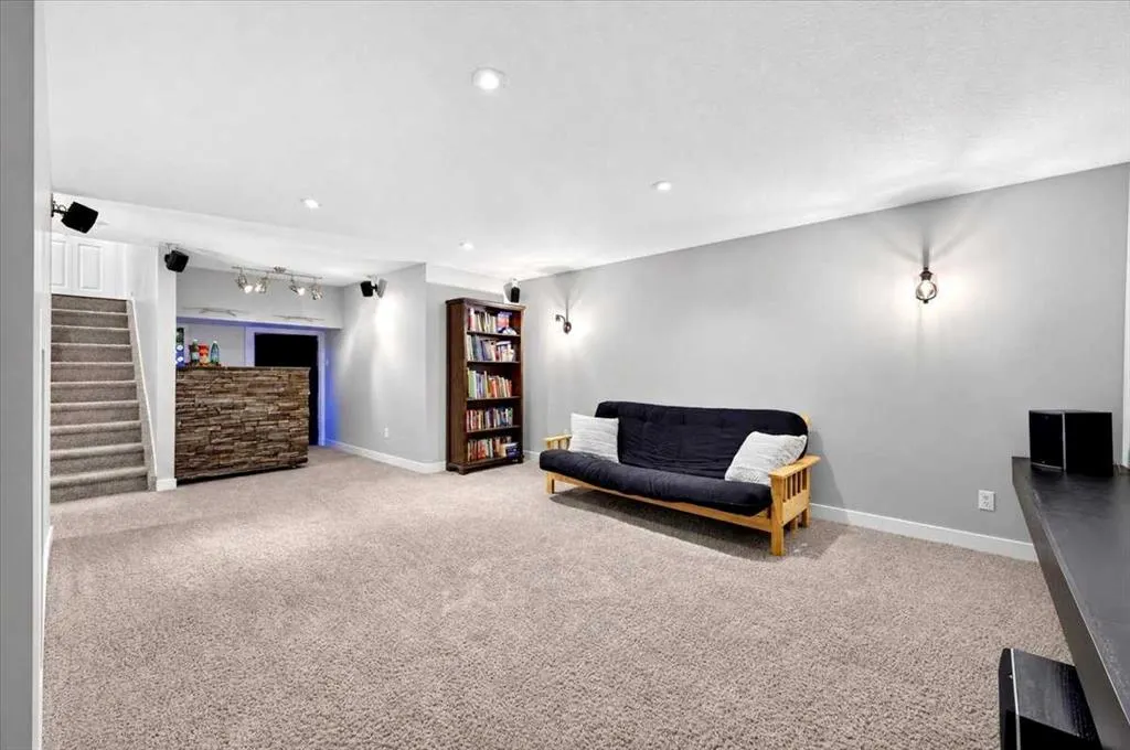 131 Parkside Crescent SE