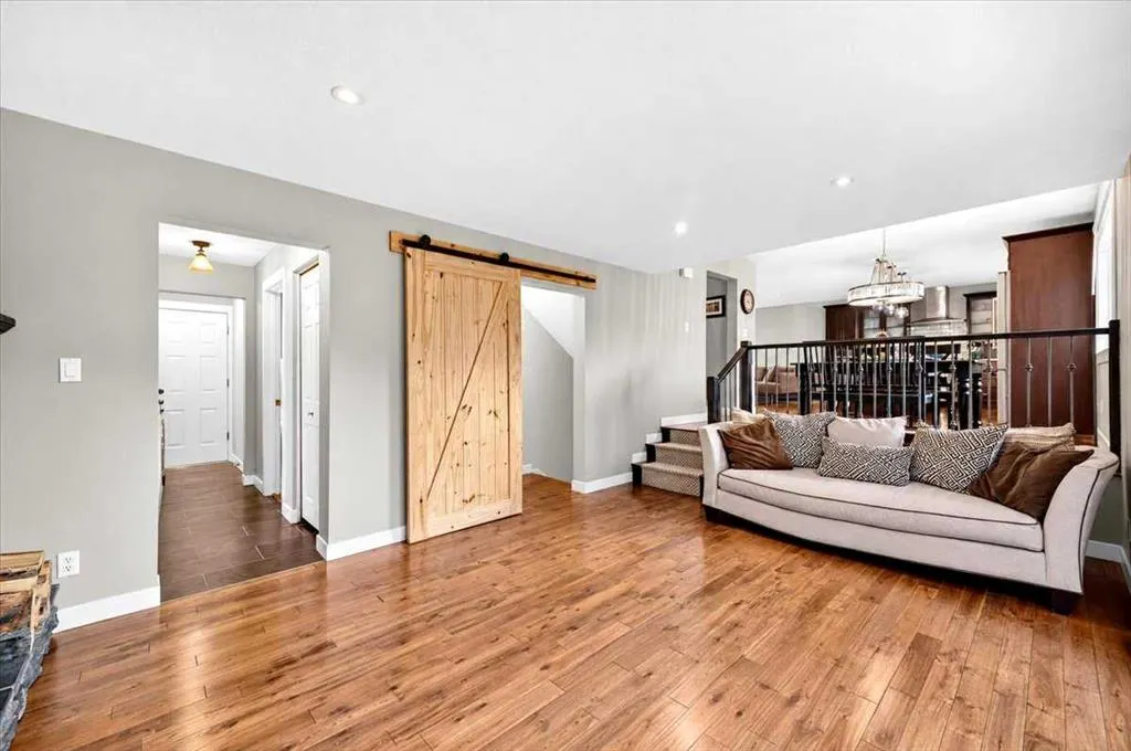 131 Parkside Crescent SE