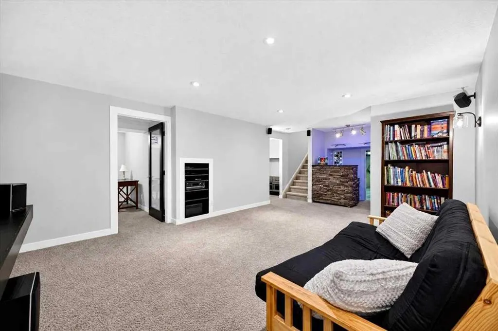 131 Parkside Crescent SE