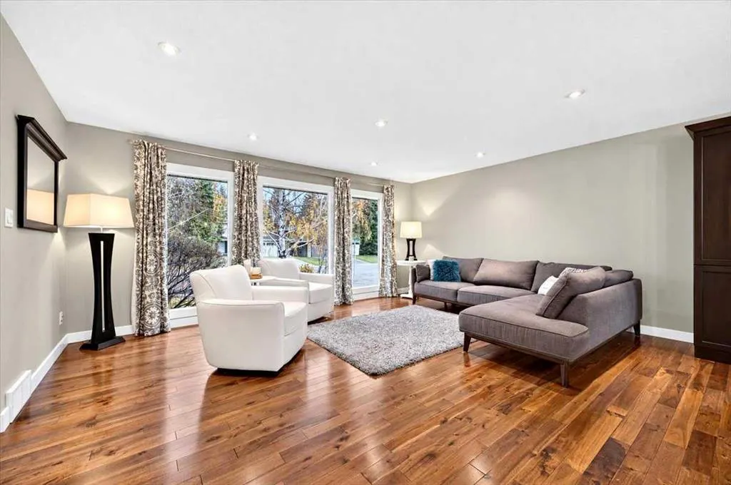 131 Parkside Crescent SE