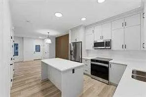 2221 Bayview Drive SW