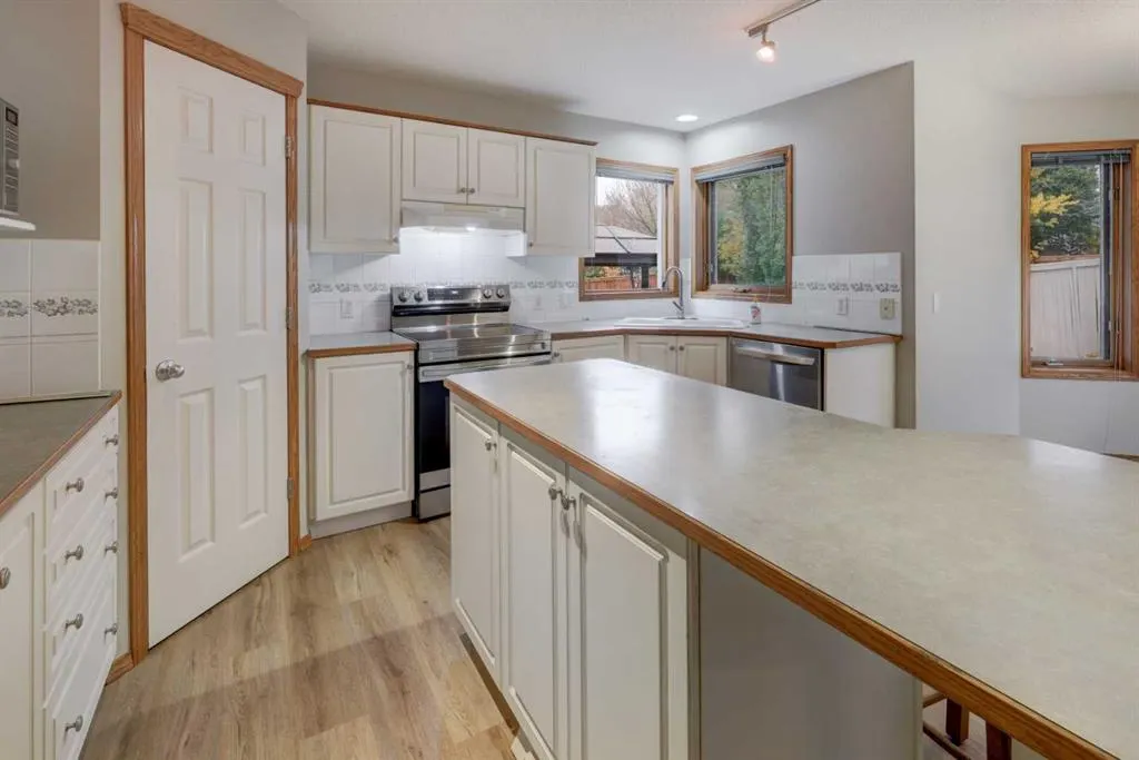 63 Sierra Madre Crescent SW