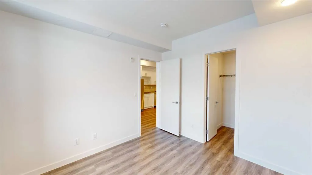 3932 University Avenue NW #528