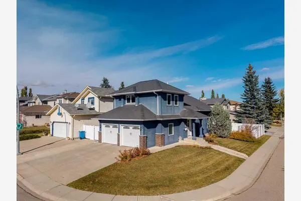 106 Hawkland Place NW
