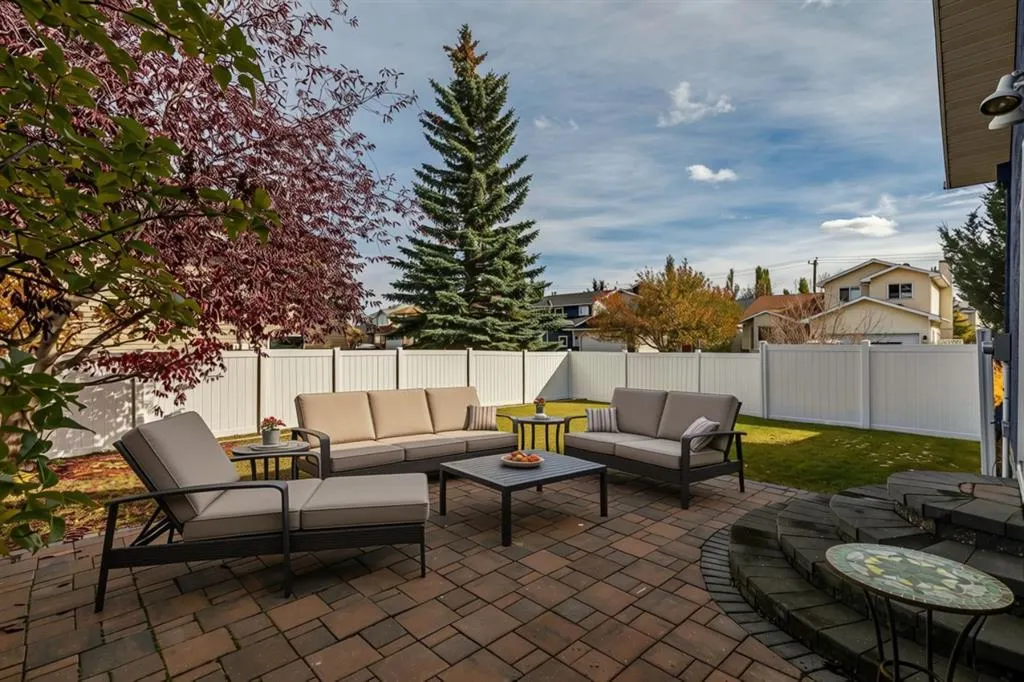 106 Hawkland Place NW