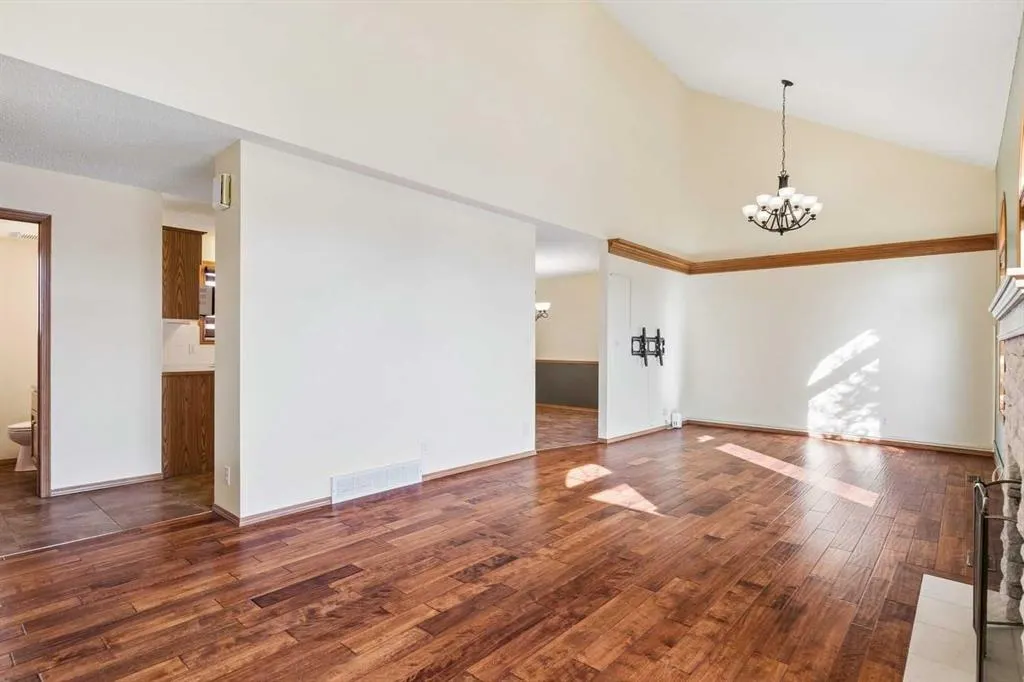 106 Hawkland Place NW