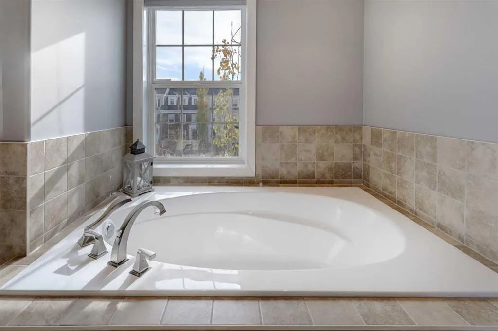 68 Victoria Cross Boulevard SW