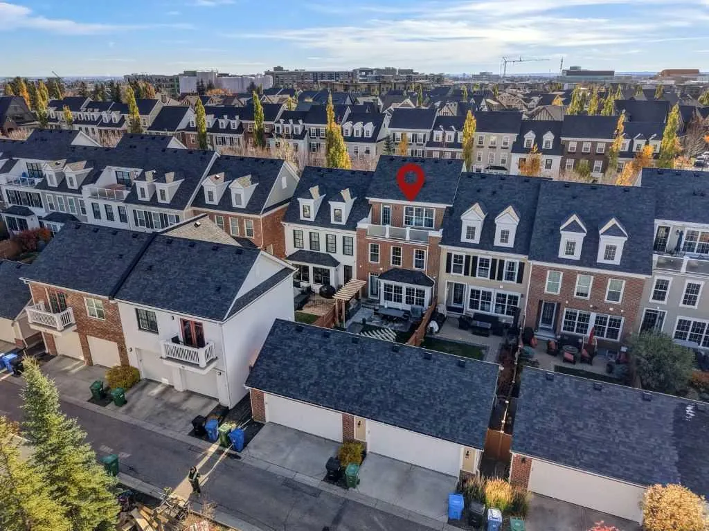 68 Victoria Cross Boulevard SW