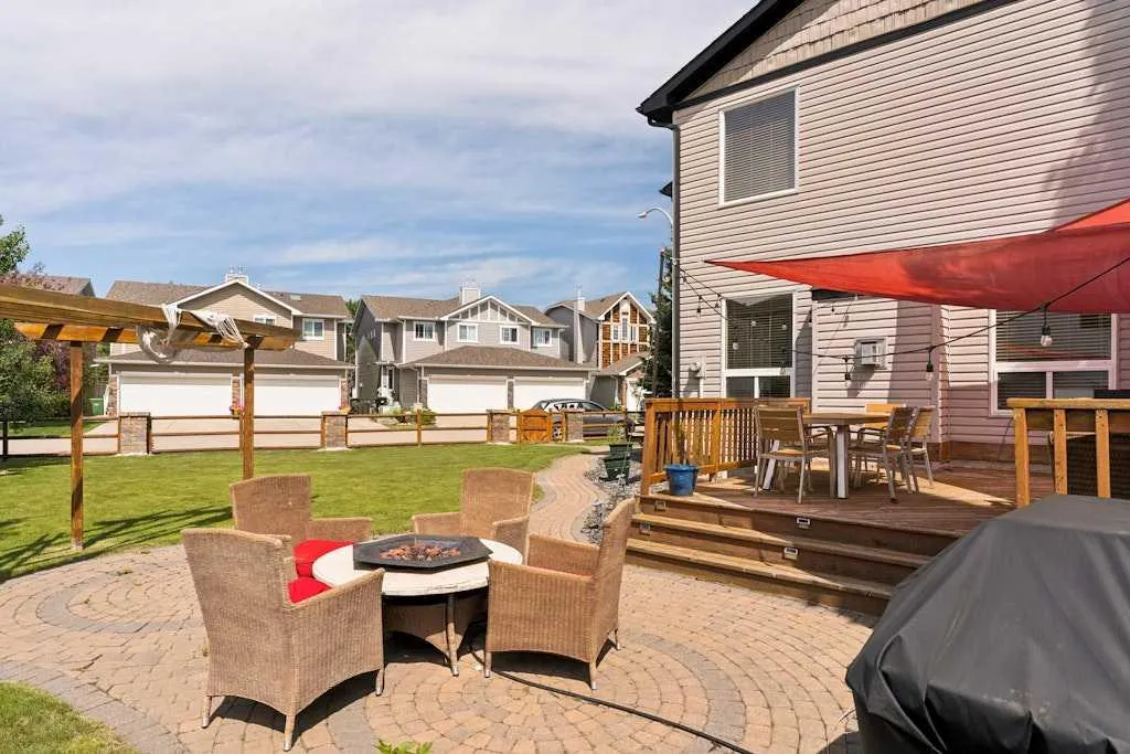 115 Rockmont Court NW