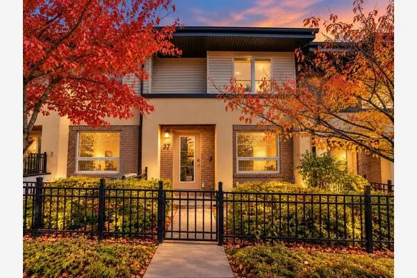37 Aspen Hills Common SW