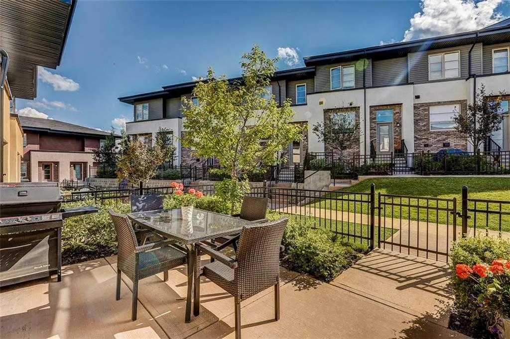37 Aspen Hills Common SW