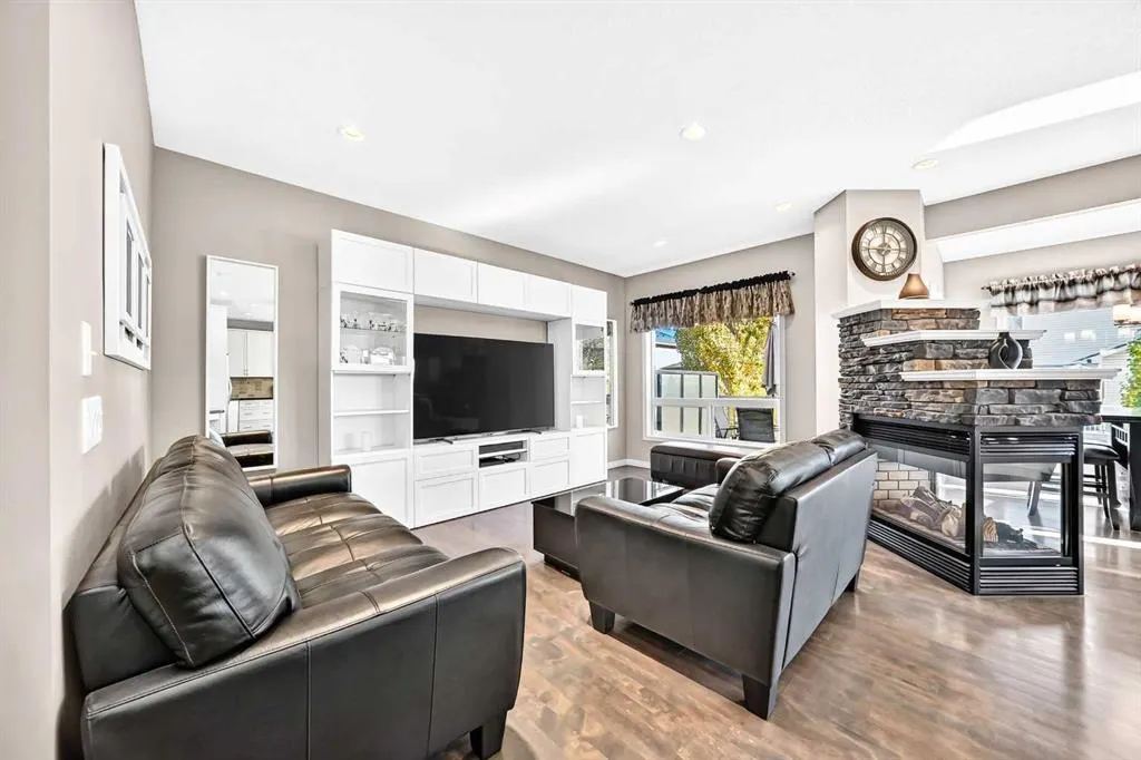 152 Hawkmere Way