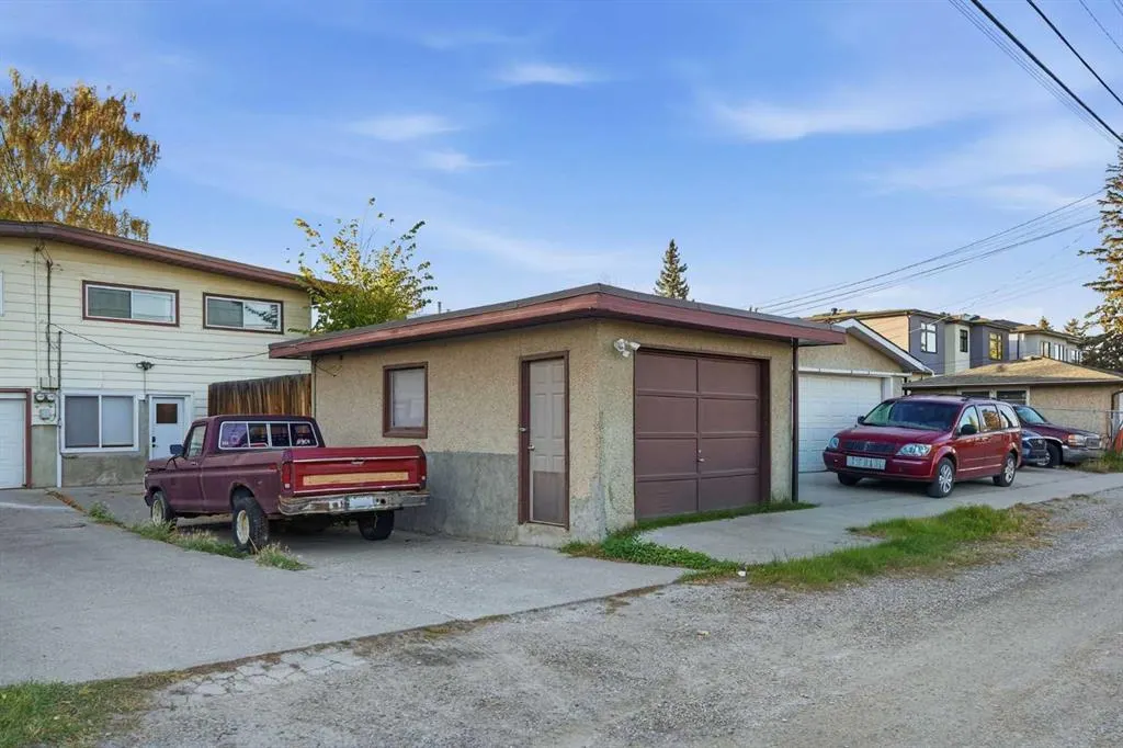 2224 34 Street SW