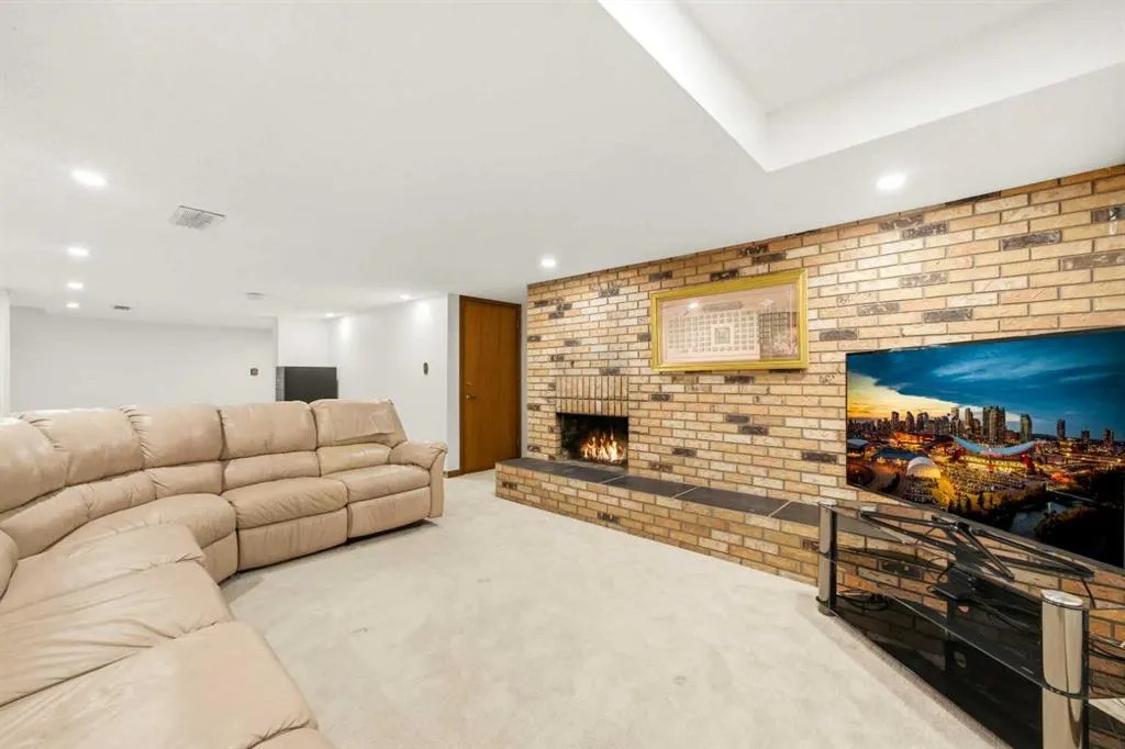 340 Pump Hill Gardens SW