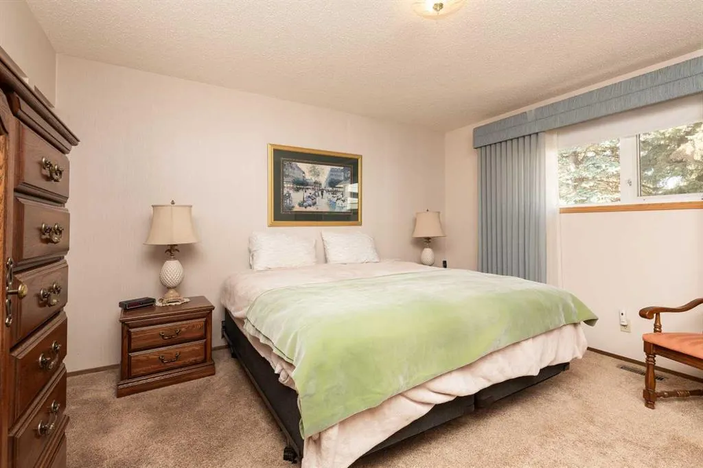 1514 Cedar Place S
