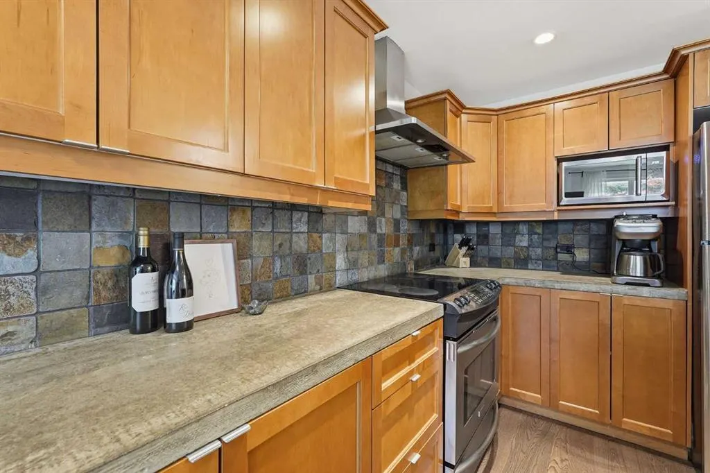 532 5 Avenue NE #305