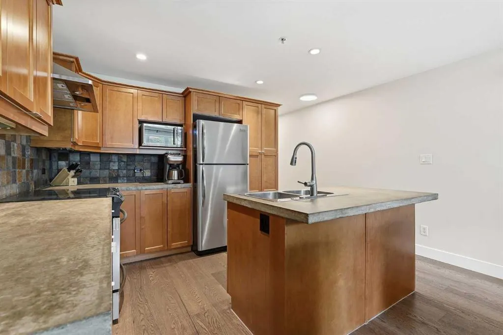 532 5 Avenue NE #305